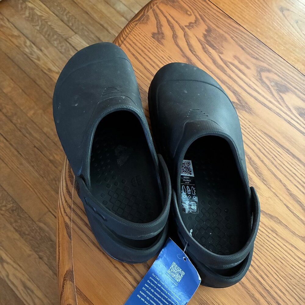 Black Crocs
